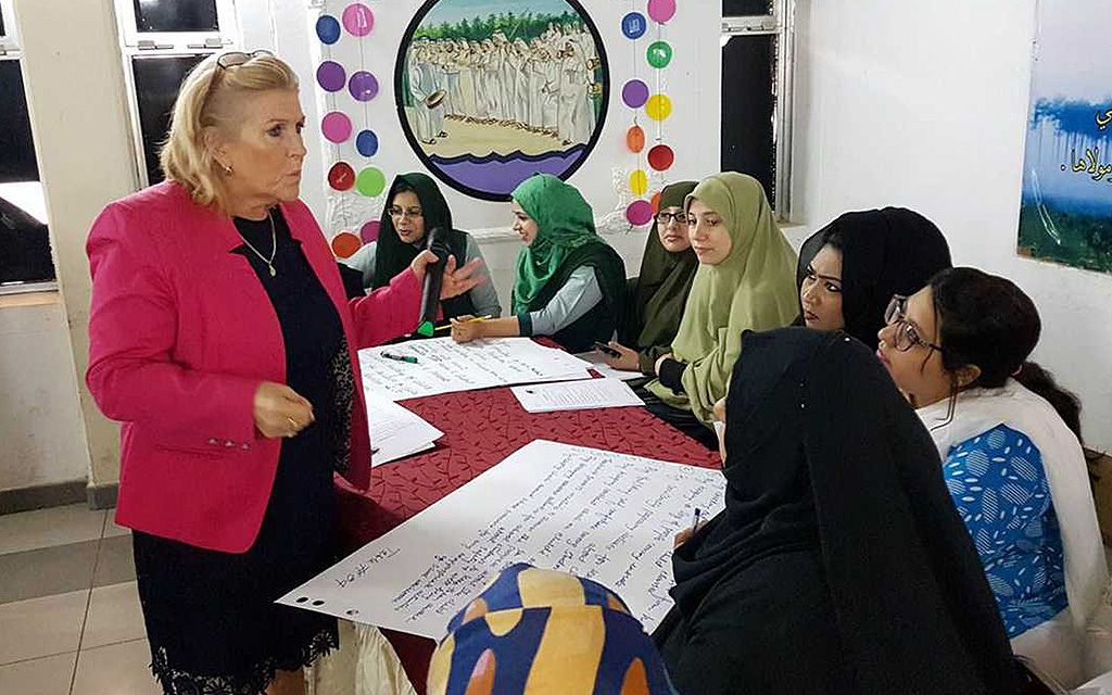 معلمون في دورة تدريبية