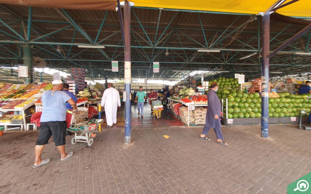 سوق الخضار في العوير