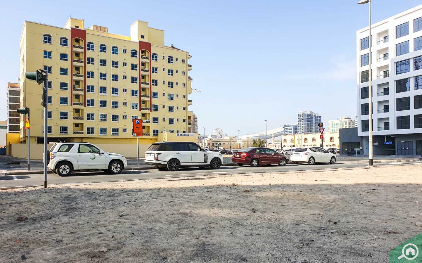 موقف سيارات في البرشاء 1 دبي