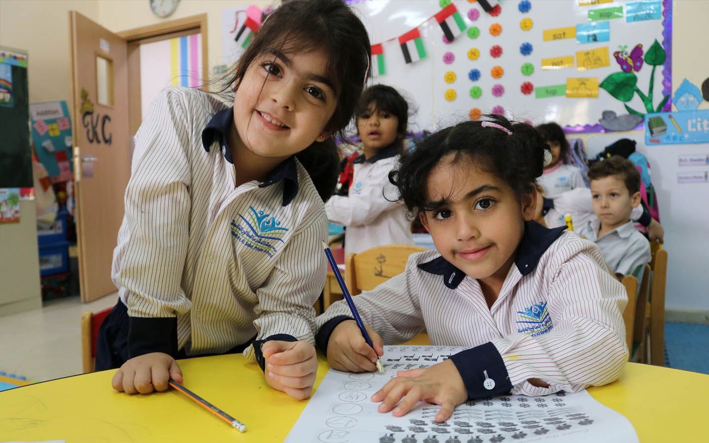 طلاب أكاديمية الظفرة الخاصة