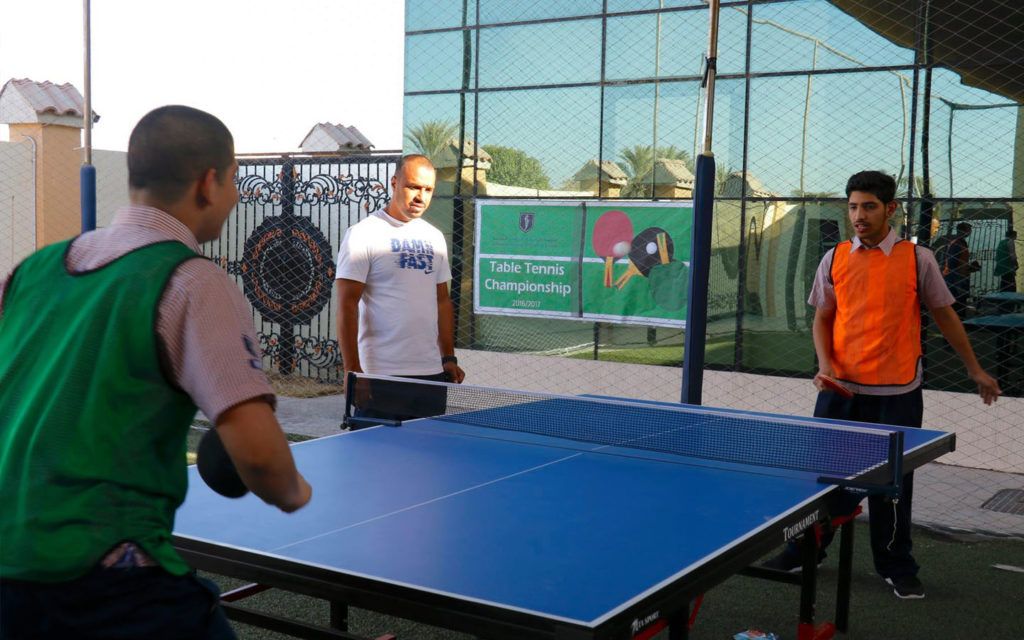 مشاركة طلاب مدرسة الرسالة العلمية في بطولات تنس الطاولة