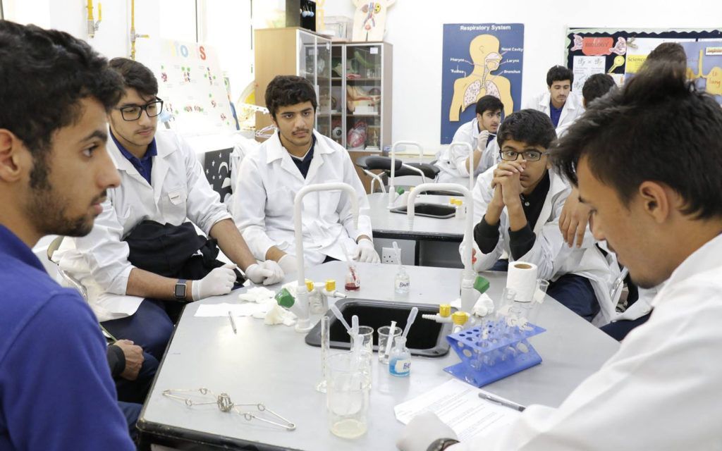 مختبر الكيمياء في مدرسة الرسالة العلمية