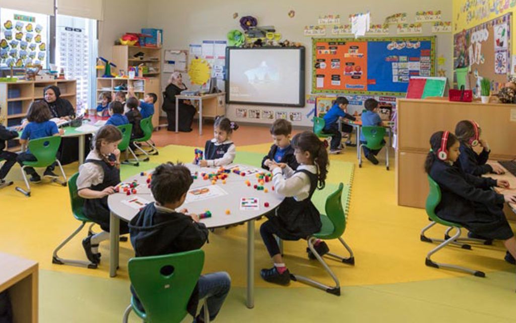 صفوف المدرسة الامريكية للابداع العلمي