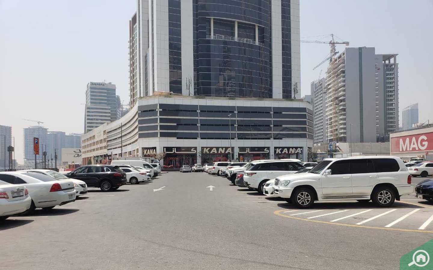 مساحات لصف السيارات خارج 51@الخليج التجاري