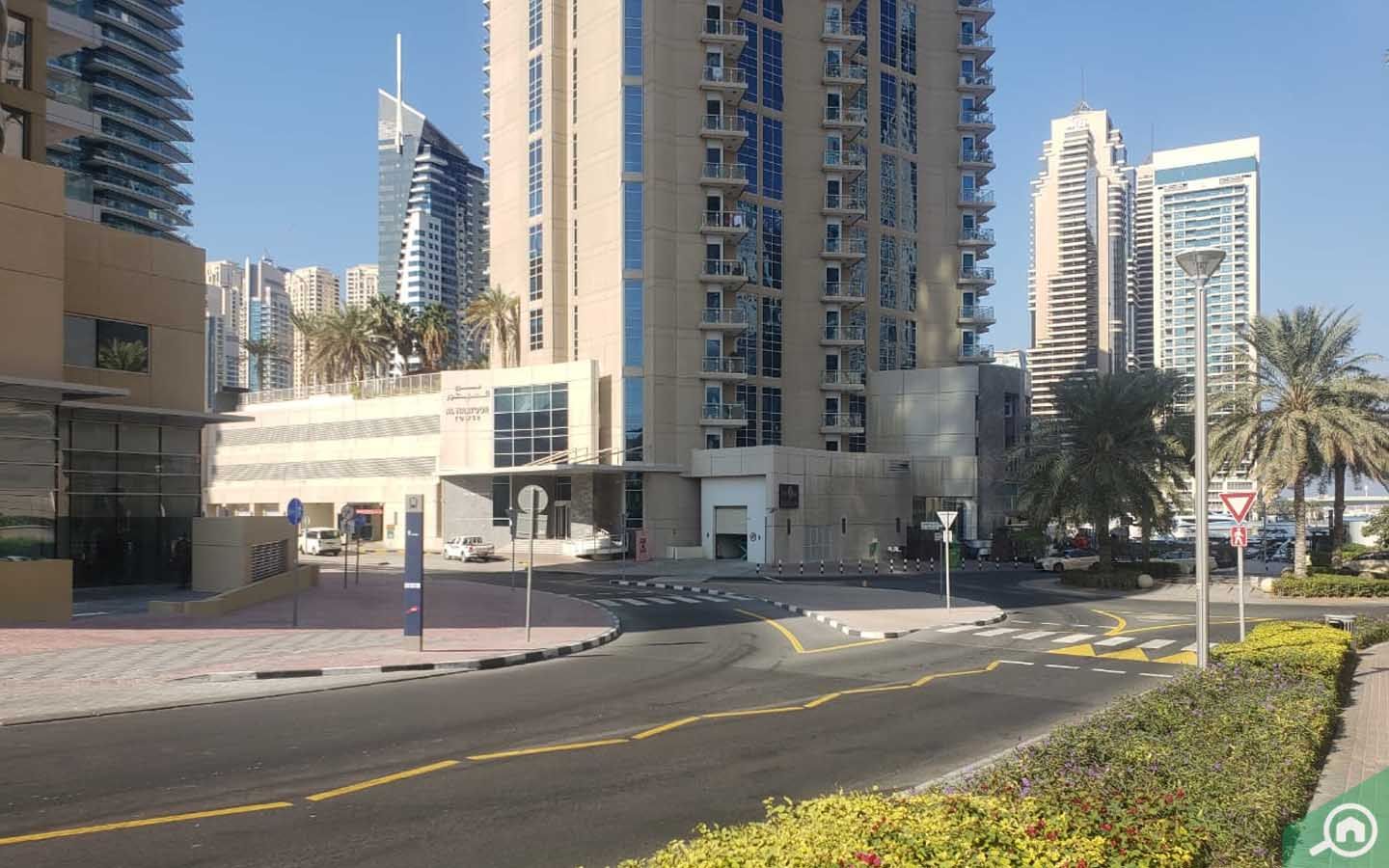 الشارع المحاذي لبرج اعمال الحبتور