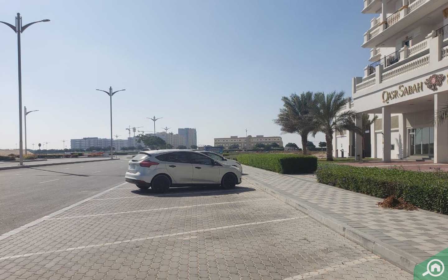 مواقف السيارات