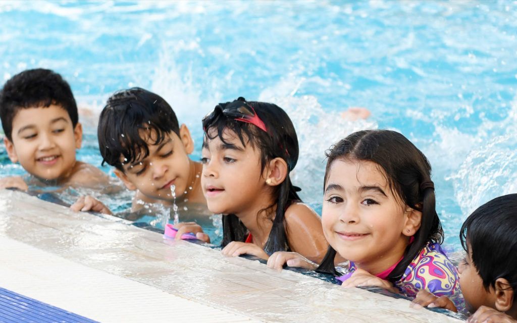 مسبح مدرسة كامبردج بني ياس