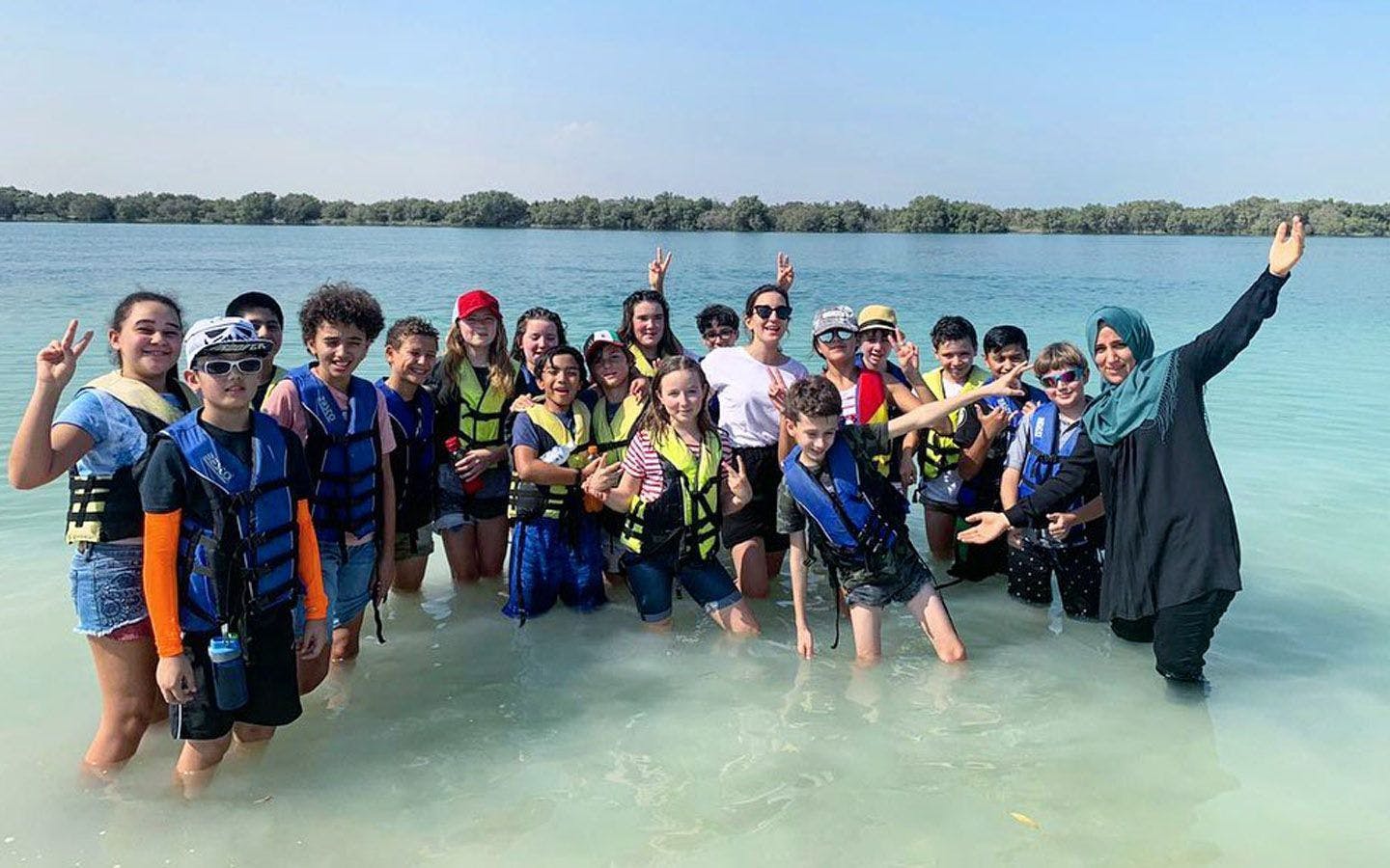 طلاب في رحلة ميدانية