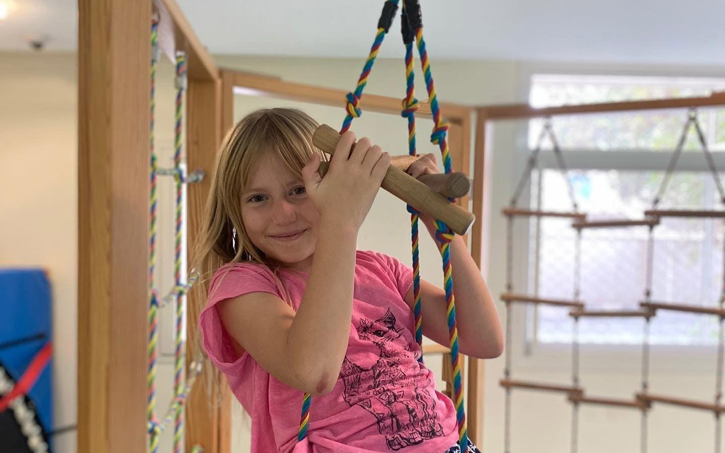 طالبة في المنطقة المخصصة للعب