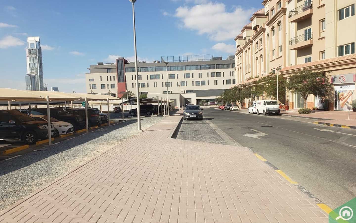 شارع في مثلث قرية الجميرا