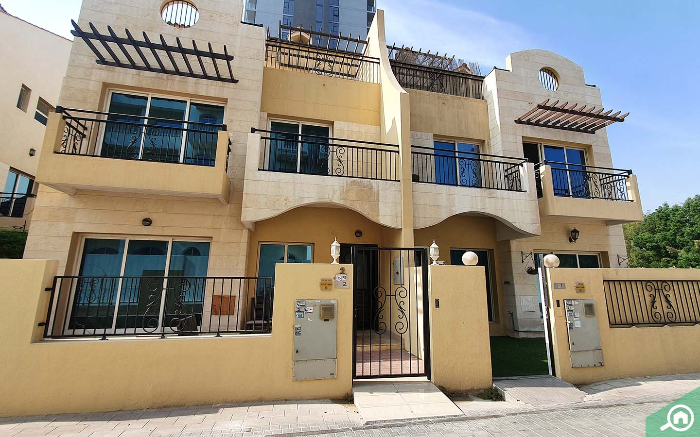 منزل تاون هاوس في المجمع السكني