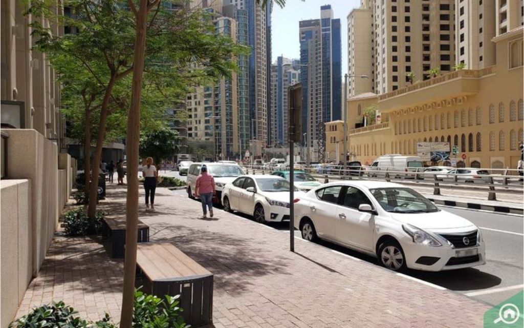 موقف سيارات في دبي