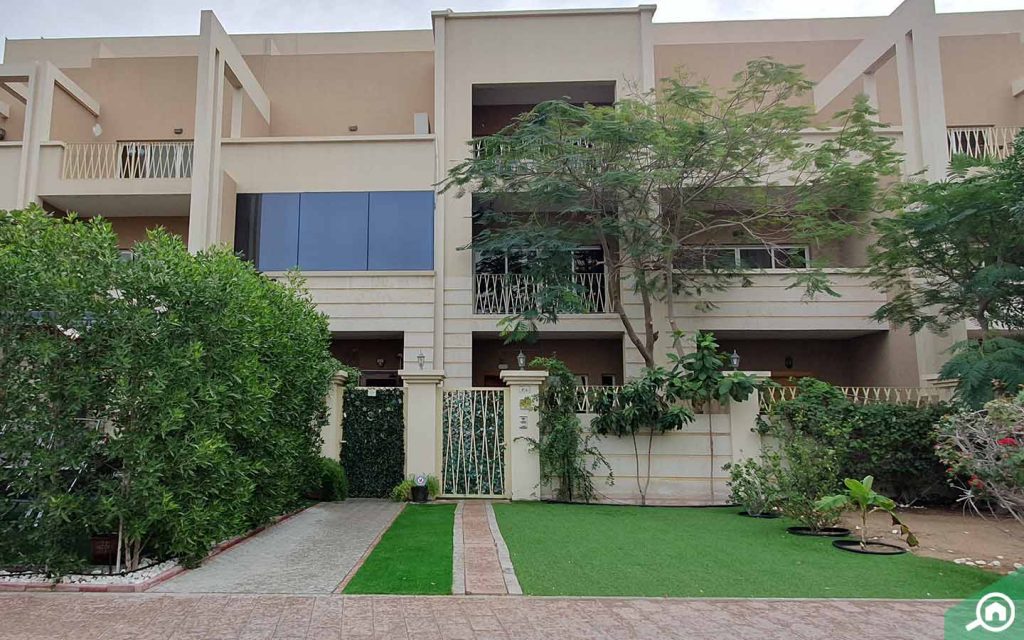 بناية مع شرفات في ملبيري