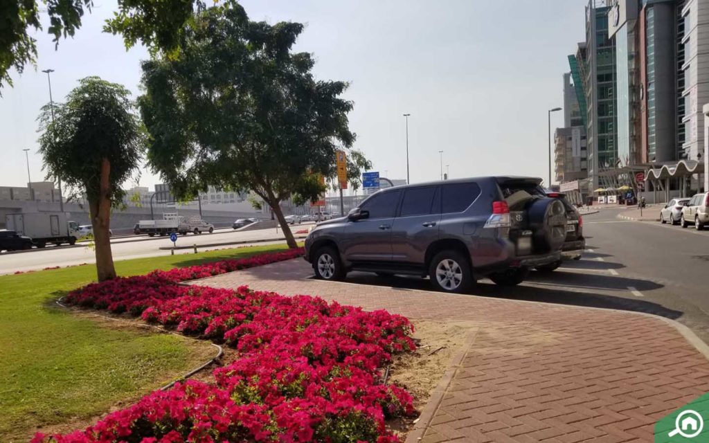 مواقف سيارات