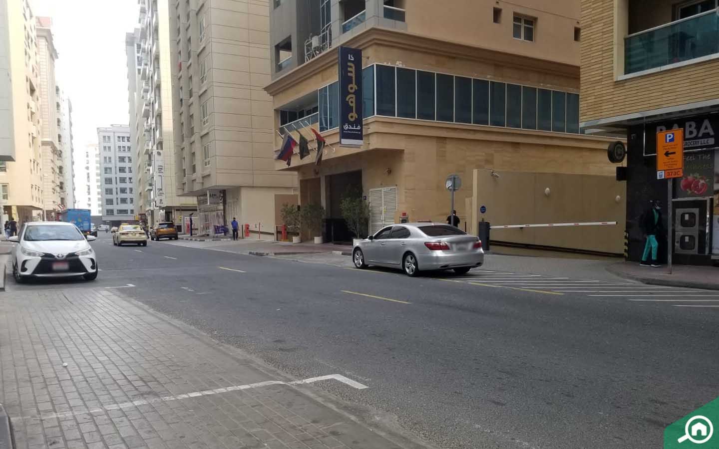 مدخل موقف سيارات فندق سوهو