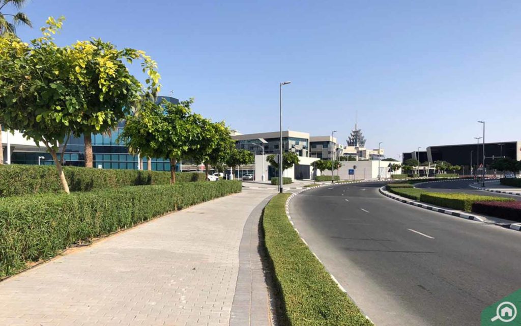 الشارع الخارجي للمبنى