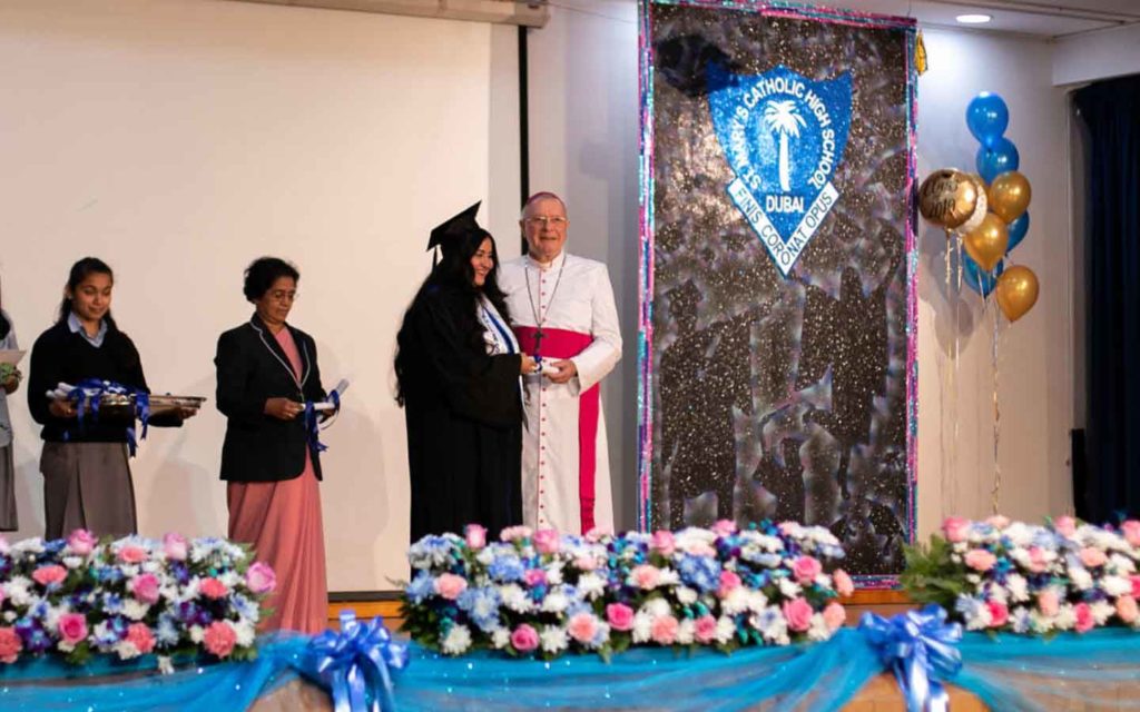 حفل تخرج للطلبة