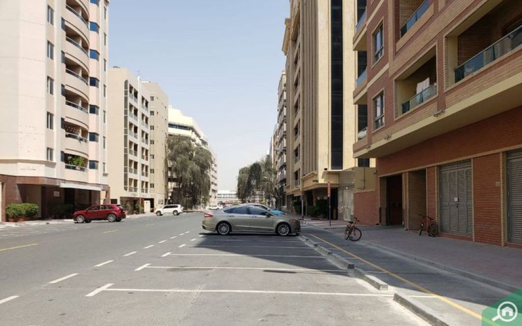 موقف سيارات مبنى ذا بريكس