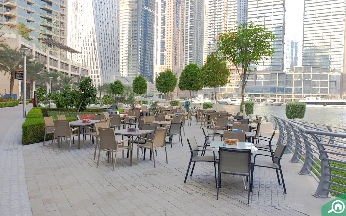 مطعم في دبي مارينا في الامارات