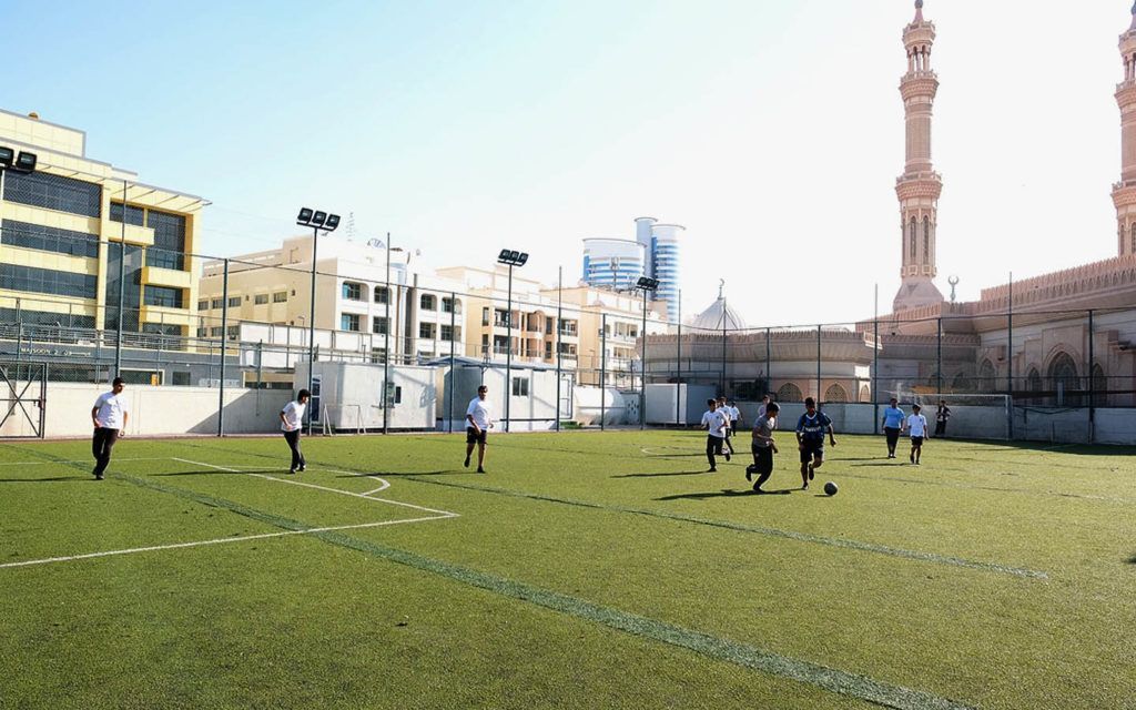 ملعب كرة القدم في المدرسة الاكاديمية الجديدة 